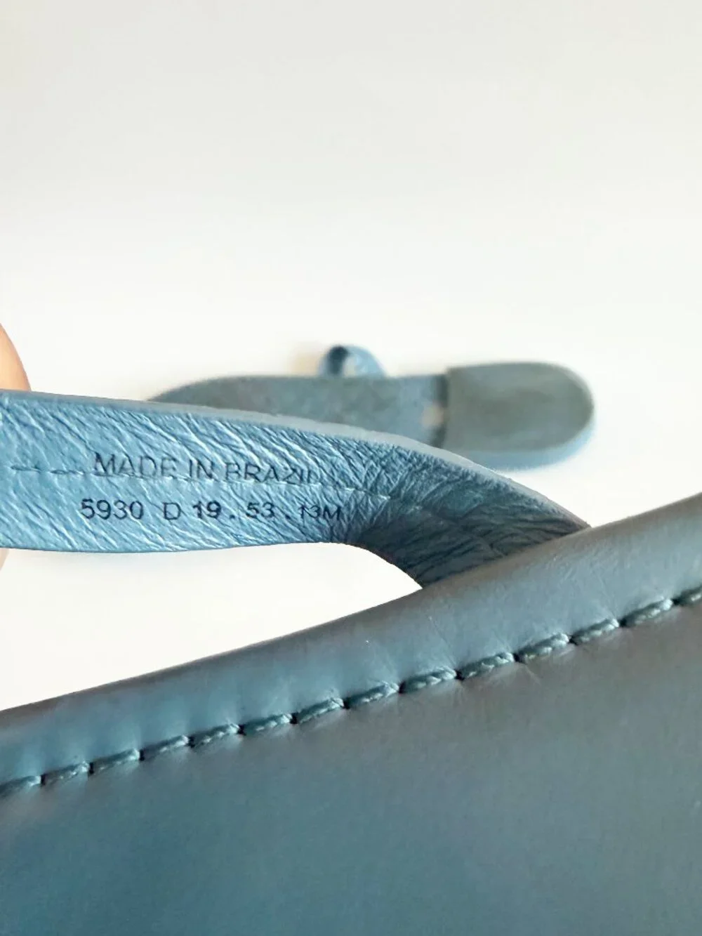 Tory Burch Miller Croc Embossed Leather Thong Sandals Blue Size 13M